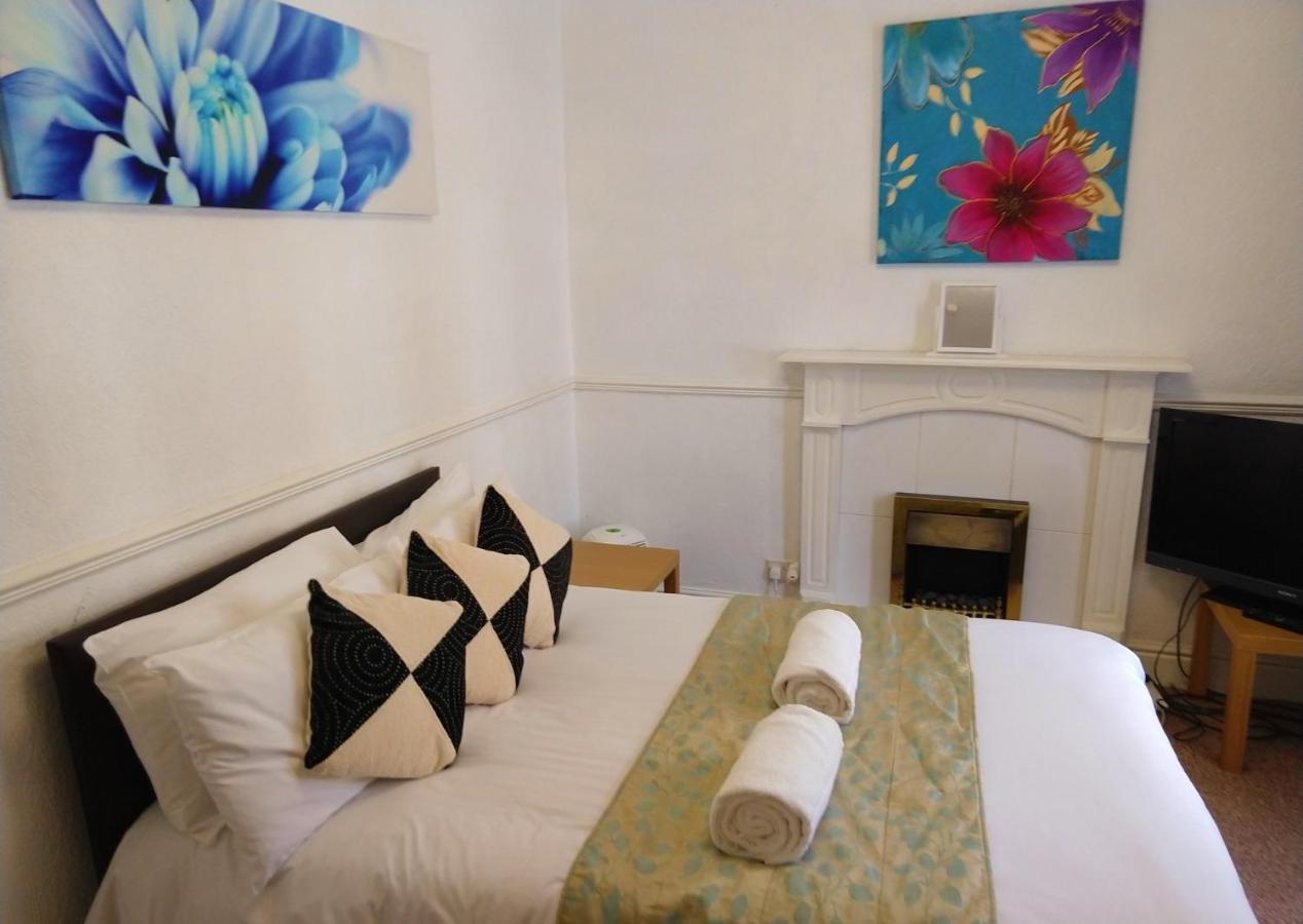 Napier Town House - Self Catering - Guesthouse Style - Twin And Double Rooms Workington Exterior photo